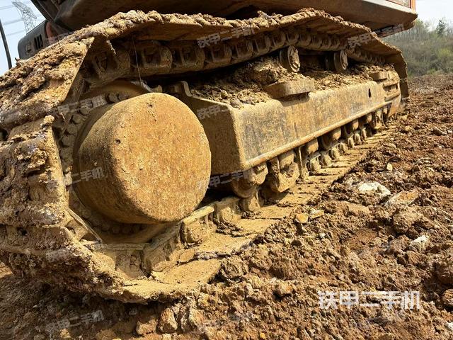 單側(cè)履帶整體（整機(jī)外觀）