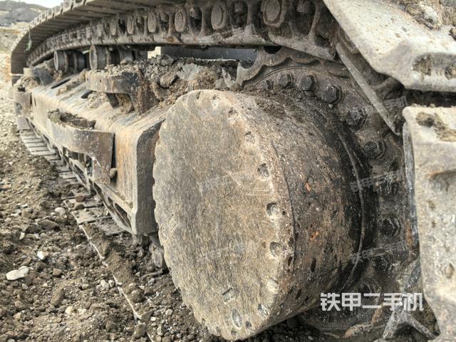 右側(cè)履帶整體(行走機(jī)構(gòu)) 右側(cè)履帶整體(行走機(jī)構(gòu))