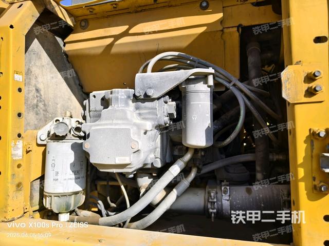液壓泵艙室正面整體(整機(jī)外觀) 液壓泵艙室正面整體(整機(jī)外觀)