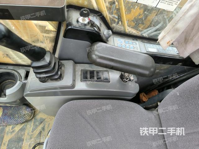 座椅右側(cè)控制臺/鑰匙門/油門/含右手柄（駕駛室部分）