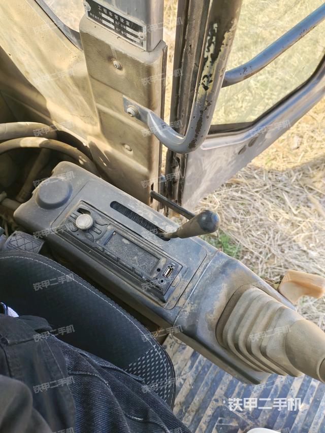 座椅左側(cè)控制臺(tái)/音響/含左手柄（駕駛室部分）