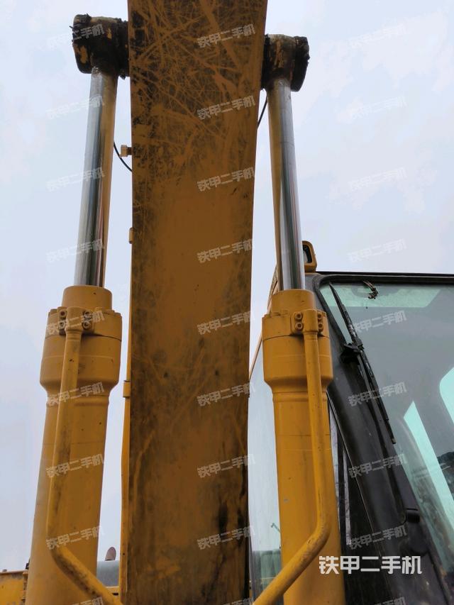 大臂油缸整體?豎拍（工作和回轉(zhuǎn)裝置）