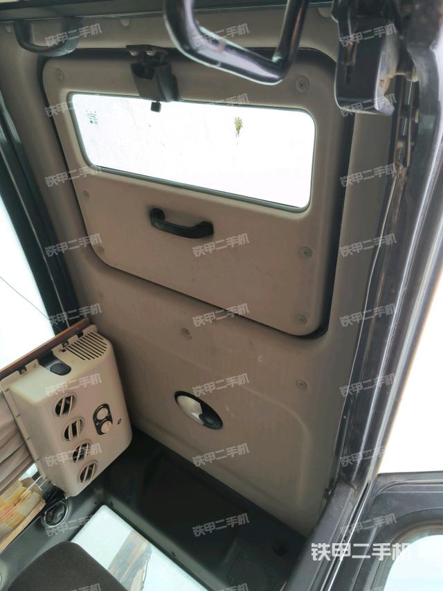 座椅后部（駕駛室部分）