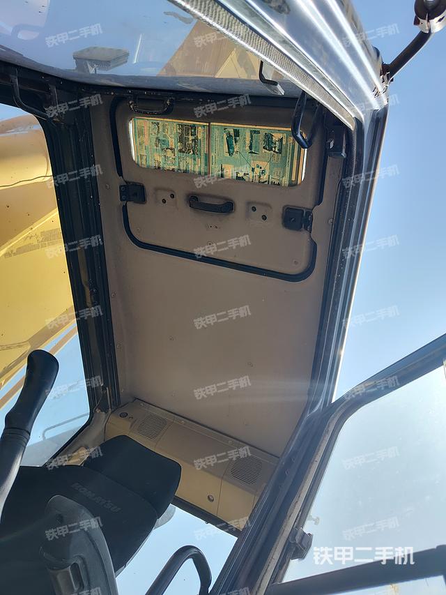 駕駛室頂部（整機外觀）