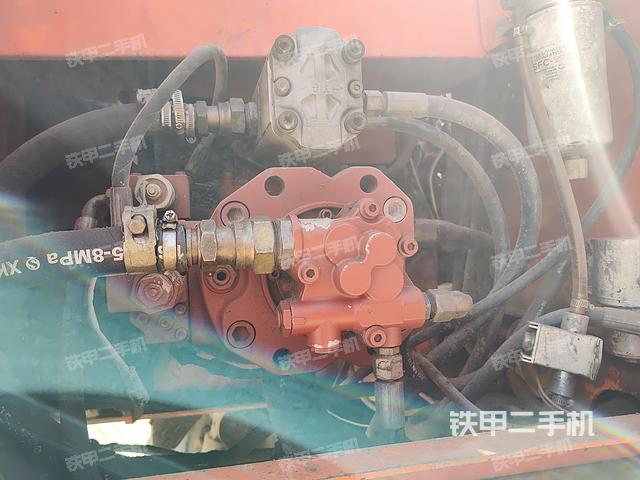 液壓泵艙室正面整體(整機外觀) 液壓泵艙室正面整體(整機外觀)