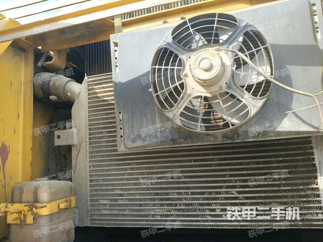 散熱器正面(大件艙室) 散熱器正面(大件艙室)