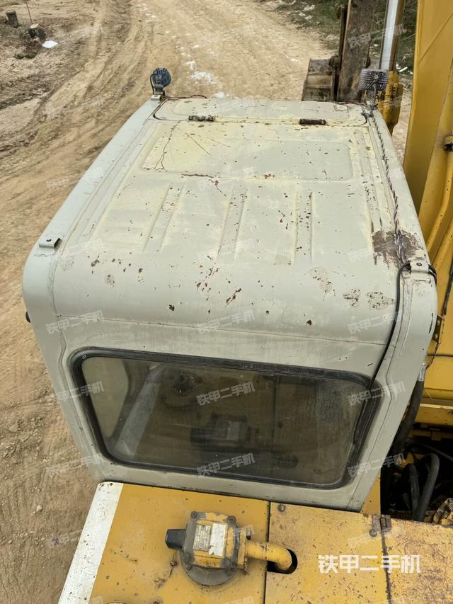 驾驶室顶部（整机外观）