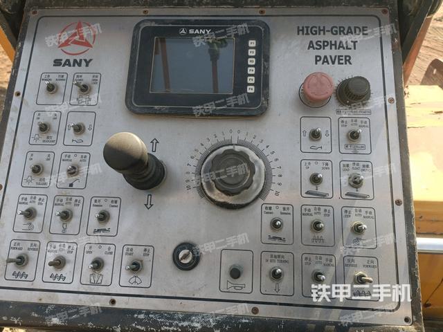 駕駛室操作臺（設(shè)備外觀及核心部件）