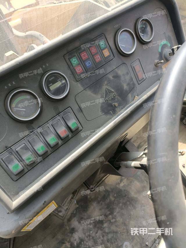 駕駛室工作臺(整機外觀及大件) 駕駛室工作臺(整機外觀及大件)