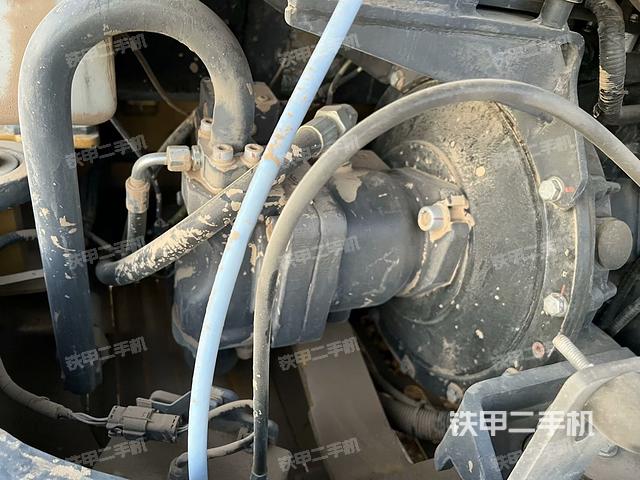 液壓泵艙室正面整體(整機(jī)外觀) 液壓泵艙室正面整體(整機(jī)外觀)