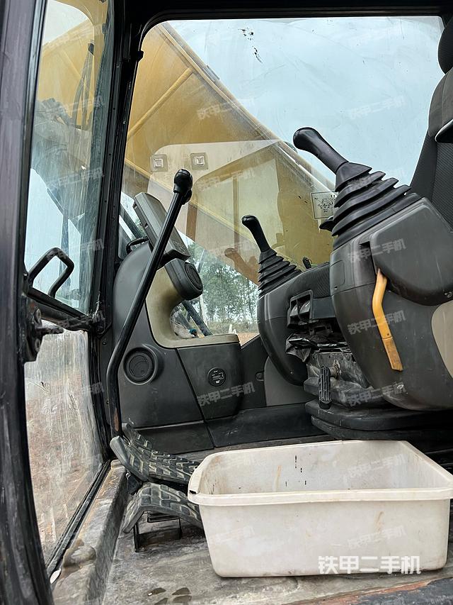 驾驶室整体（整机外观）