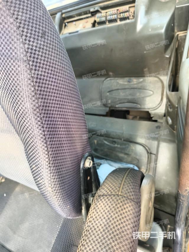 座椅右側(cè)控制臺/鑰匙門/油門/含右手柄（駕駛室部分）