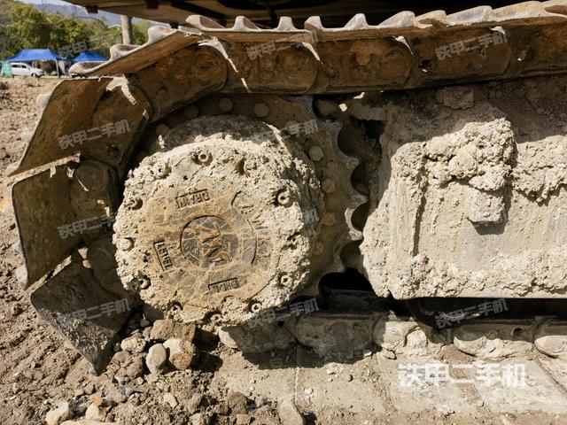 左驅(qū)動輪（行走機(jī)構(gòu)）