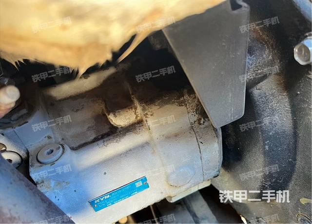 液壓泵艙室正面整體(整機外觀) 液壓泵艙室正面整體(整機外觀)