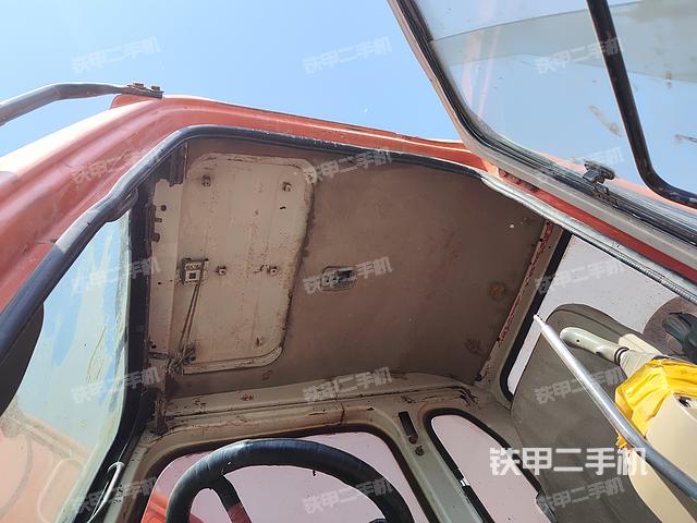 駕駛室頂部(整機外觀) 駕駛室頂部(整機外觀)