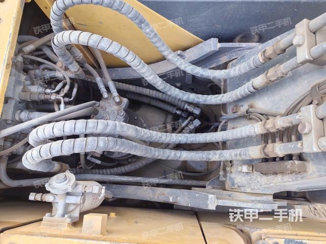 回轉(zhuǎn)馬達和主控閥（整機外觀）