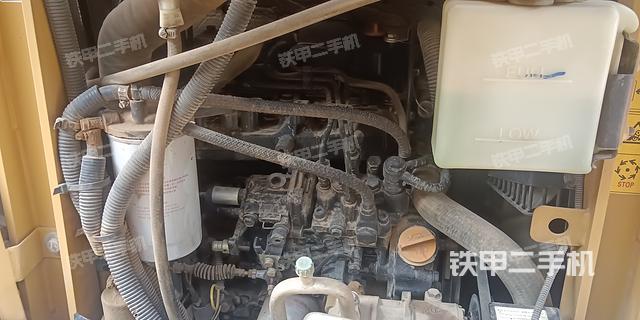 液壓泵艙室正面整體(整機(jī)外觀) 液壓泵艙室正面整體(整機(jī)外觀)