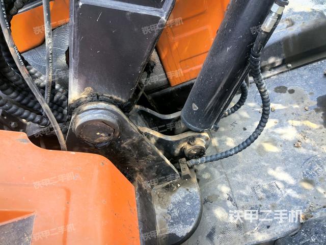 大臂根部?斜（工作和回轉(zhuǎn)裝置）