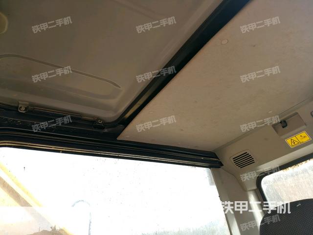 行走控制手柄和踏板?俯拍(駕駛室部分) 行走控制手柄和踏板?俯拍(駕駛室部分)