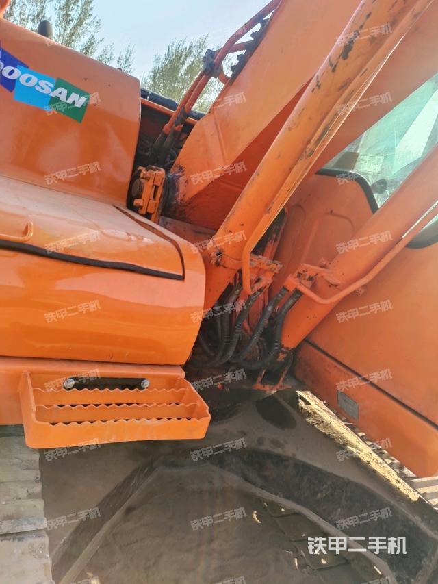 大臂根部?斜視（工作和回轉(zhuǎn)裝置）