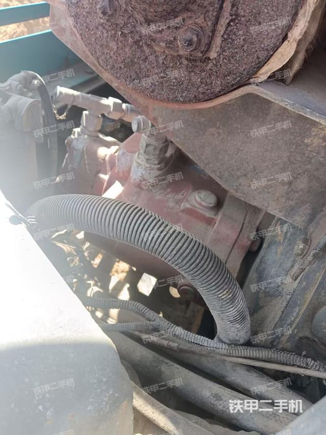 液壓泵艙室正面整體（整機(jī)外觀）