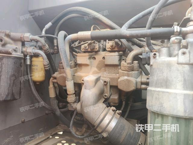 液壓泵艙室正面整體(整機(jī)外觀) 液壓泵艙室正面整體(整機(jī)外觀)