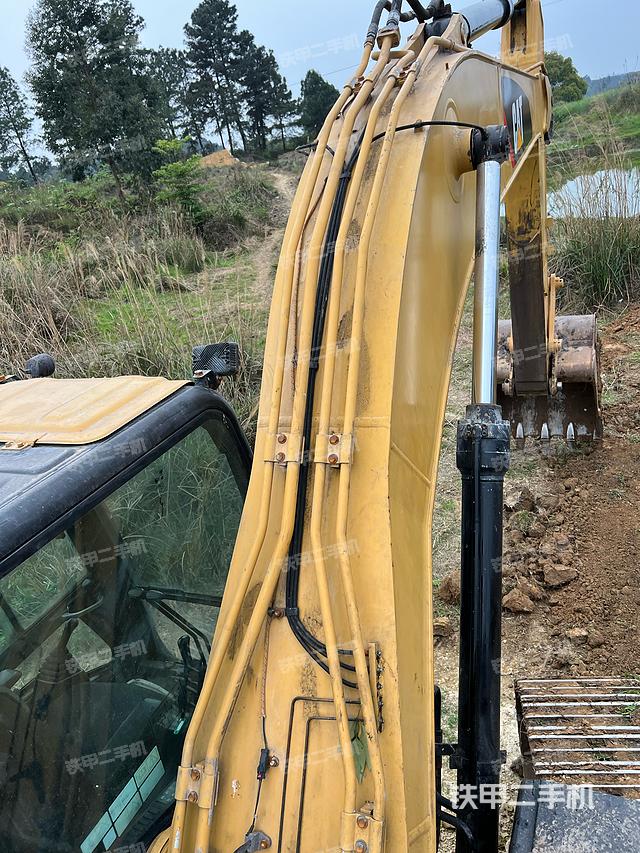 驾驶室顶部（整机外观）