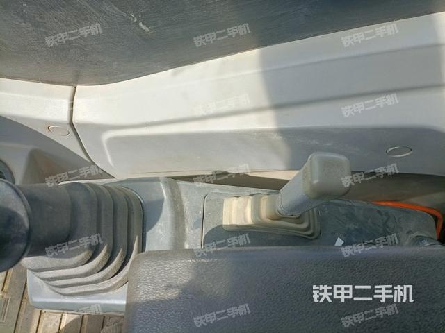 座椅右側控制臺/鑰匙門/油門/含右手柄(駕駛室部分) 座椅右側控制臺/鑰匙門/油門/含右手柄(駕駛室部分)
