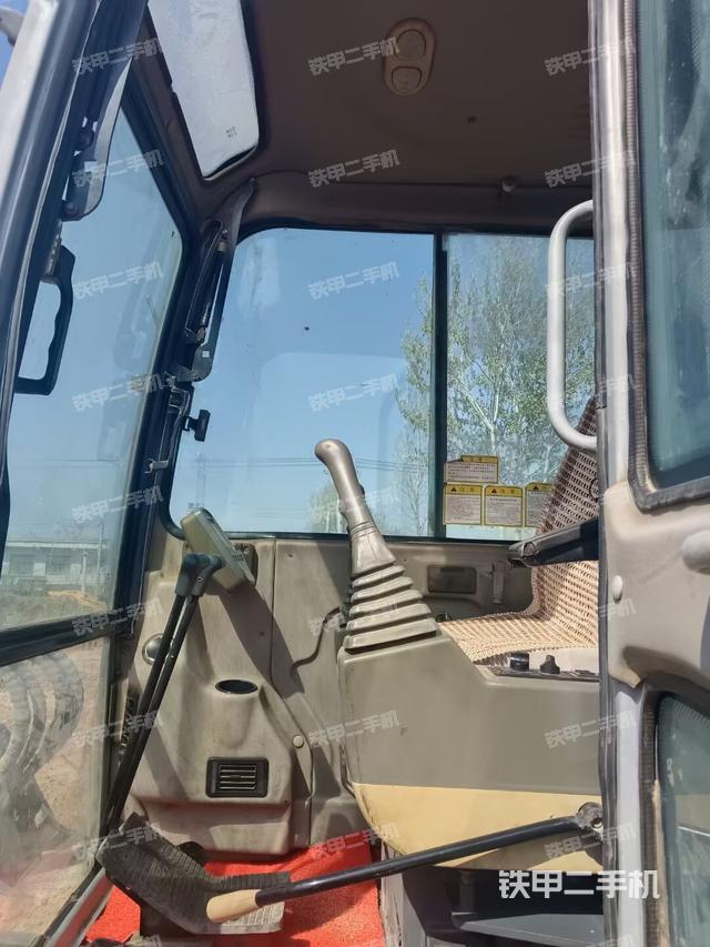 駕駛室頂部（整機(jī)外觀）