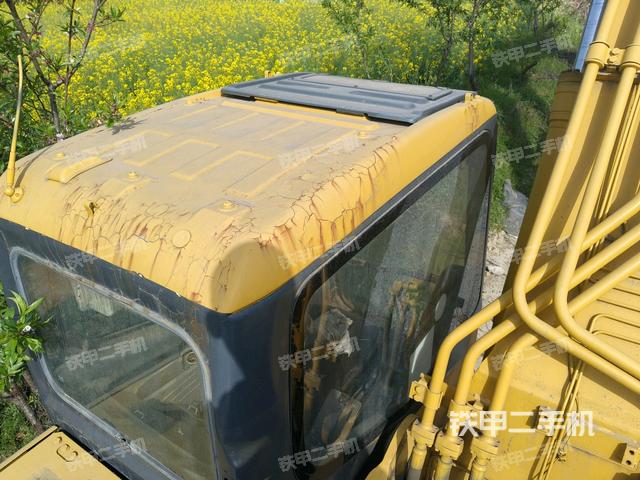 鏟斗右后整體(工作和回轉(zhuǎn)裝置) 鏟斗右后整體(工作和回轉(zhuǎn)裝置)