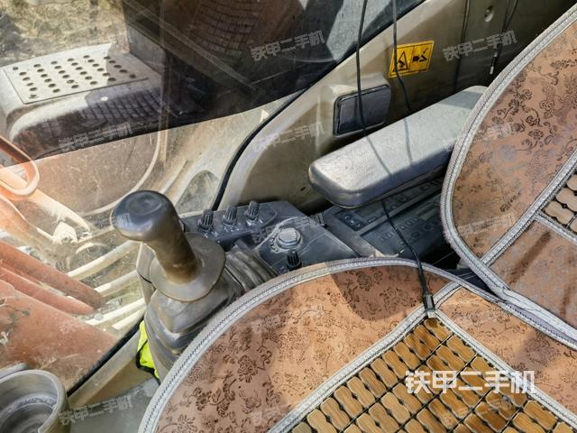 座椅右側(cè)控制臺/鑰匙門/油門/含右手柄（駕駛室部分）