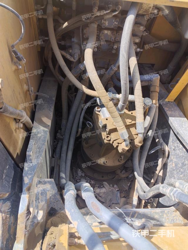 回轉(zhuǎn)馬達和主控閥（整機外觀）