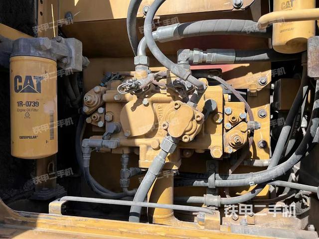 液壓泵艙室正面整體(整機(jī)外觀) 液壓泵艙室正面整體(整機(jī)外觀)