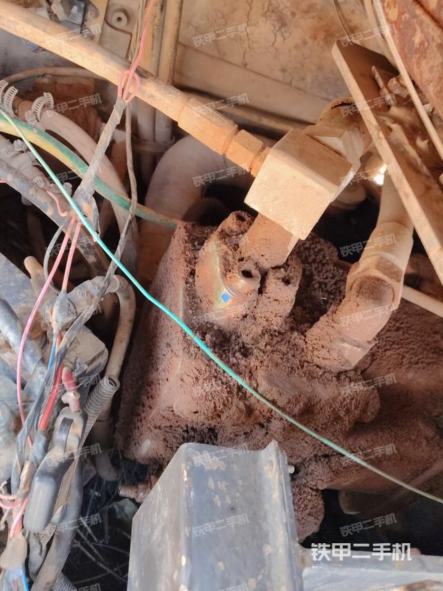 液壓泵艙室正面整體（整機(jī)外觀）