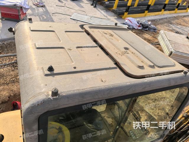 駕駛室頂部(整機外觀) 駕駛室頂部(整機外觀)