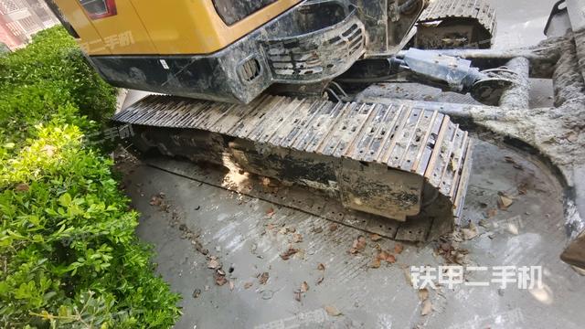 右側(cè)履帶整體?(行走機(jī)構(gòu)) 右側(cè)履帶整體?(行走機(jī)構(gòu))