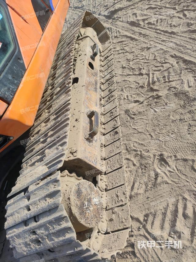 右側(cè)履帶整體（行走機構(gòu)）