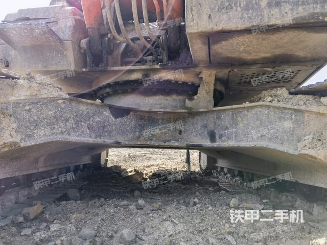 轉(zhuǎn)盤和下車架正前（工作和回轉(zhuǎn)裝置）