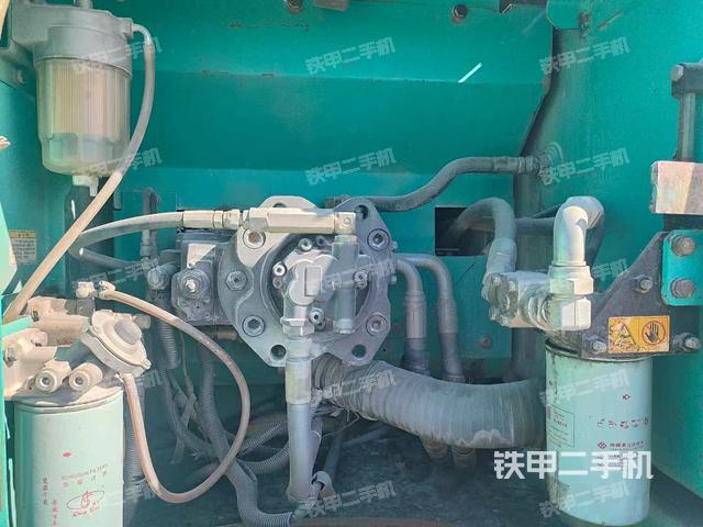 液壓泵艙室正面整體（整機外觀）