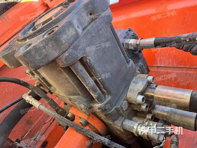 液壓泵艙室正面整體(整機(jī)外觀) 液壓泵艙室正面整體(整機(jī)外觀)