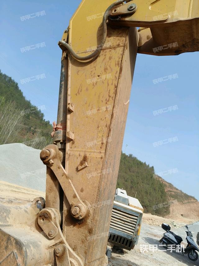 大臂油缸整體?豎拍(工作和回轉(zhuǎn)裝置) 大臂油缸整體?豎拍(工作和回轉(zhuǎn)裝置)