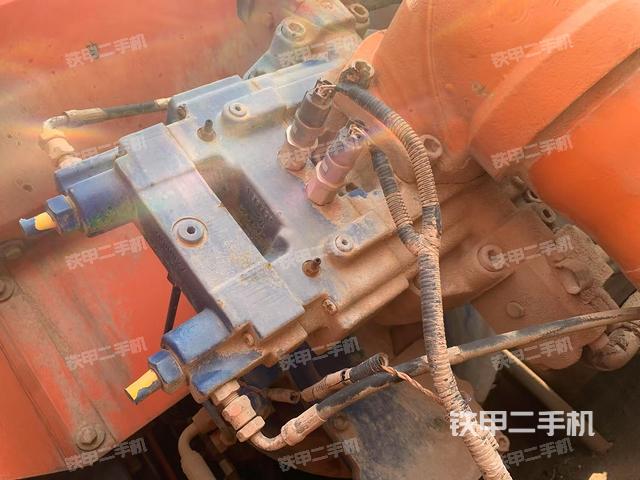 液壓泵艙室正面整體（整機(jī)外觀）