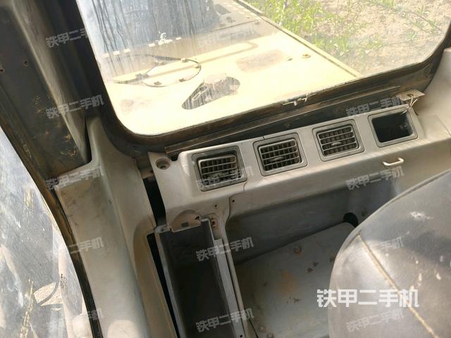 座椅左側(cè)控制臺/音響/含左手柄(駕駛室部分) 座椅左側(cè)控制臺/音響/含左手柄(駕駛室部分)