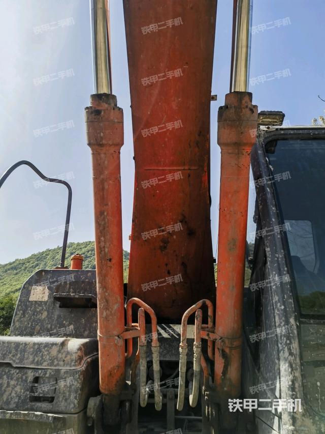 大臂油缸整體?豎拍（工作和回轉(zhuǎn)裝置）