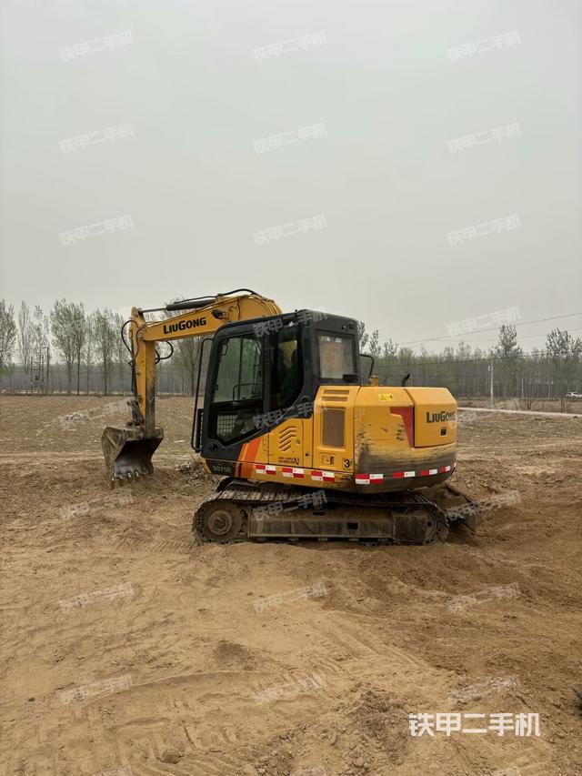 駕駛室整體(整機外觀) 駕駛室整體(整機外觀)