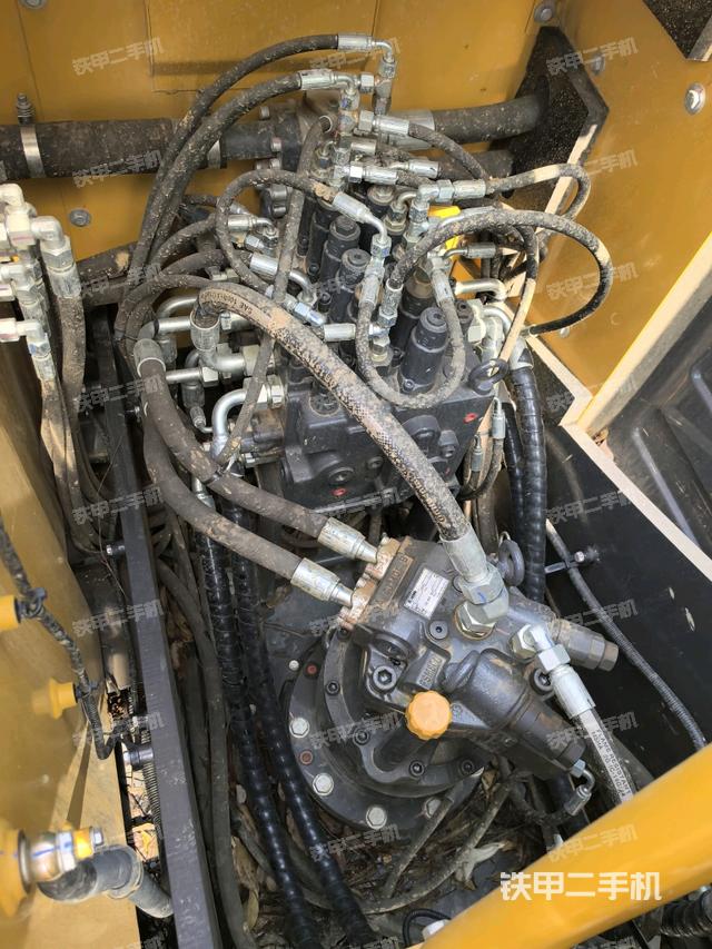 回轉(zhuǎn)馬達和主控閥（整機外觀）