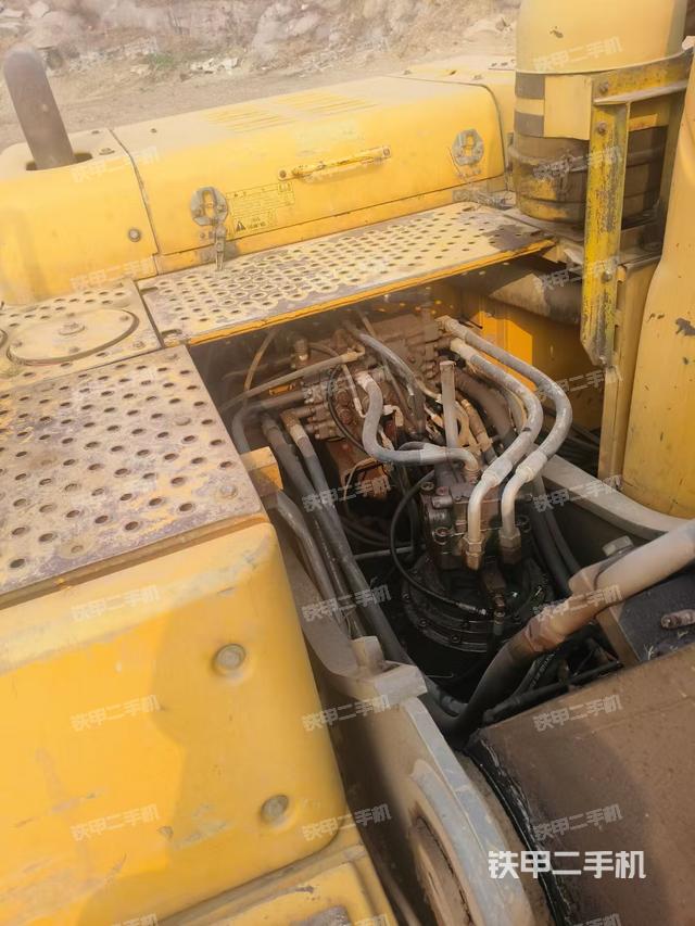 回转马达和主控阀（整机外观）