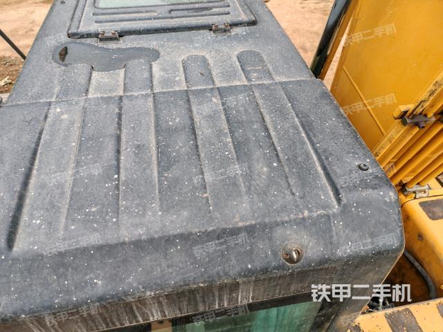 駕駛室頂部(整機外觀) 駕駛室頂部(整機外觀)