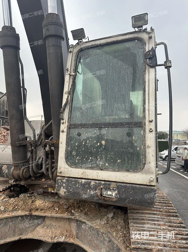 駕駛室整體（整機(jī)外觀）