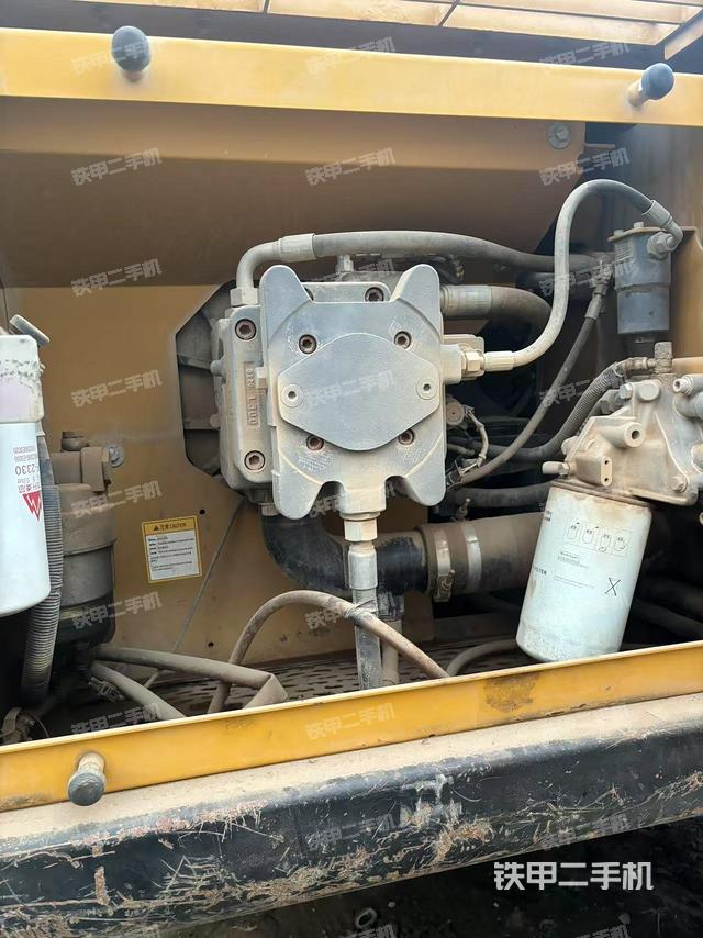 液壓泵艙室正面整體（整機(jī)外觀）